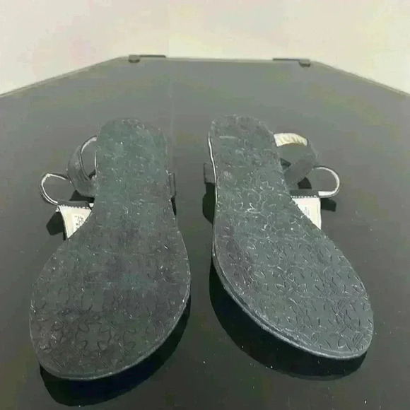 Adidas sandles slightly worn - Picture 2 of 4